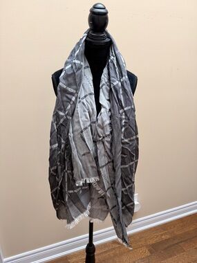 LONGCHAMP Grey White Blanket Square Scarf Bamboo Print Women’s Classic Authentic